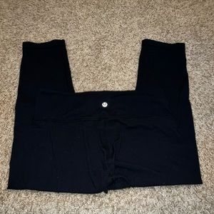 LULULEMON SIZE 8 CAPRI LEGGINGS